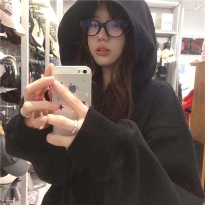 着牛仔裤的钟馗